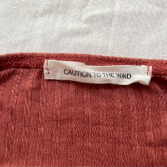 Caution to the Wind Rust Colored Ribbed Halter Top Size Small - Picture 8 of 9